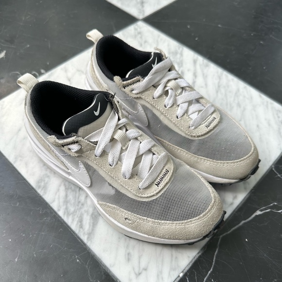 NIKE Little Kids 13.5 US White Waffle One Sneakers EU31.5 Suede Mesh Trainers - Picture 7 of 8